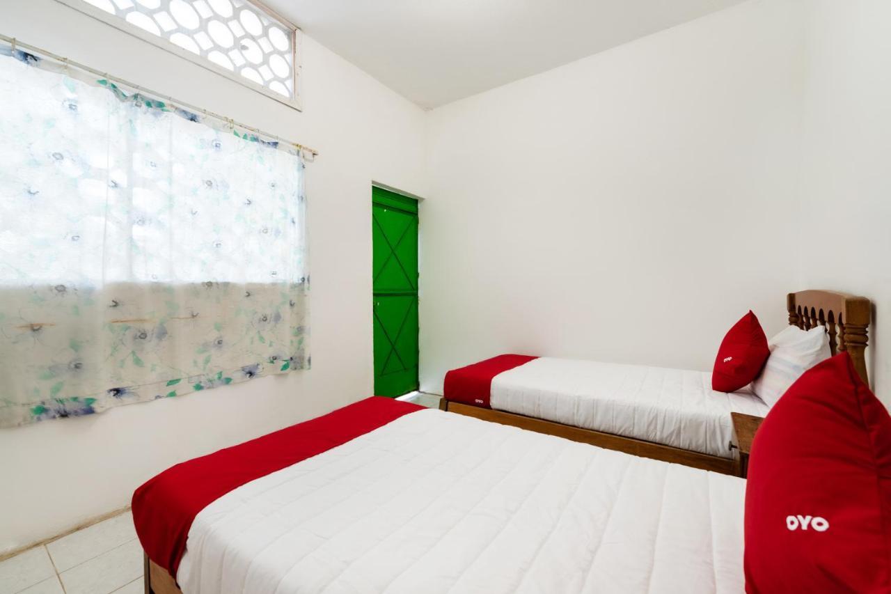 Oyo Hotel Las Palmas Cuyutlan Manzanillo Buitenkant foto